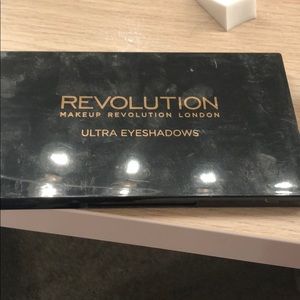 Makeup revolution eyeshadow palette
